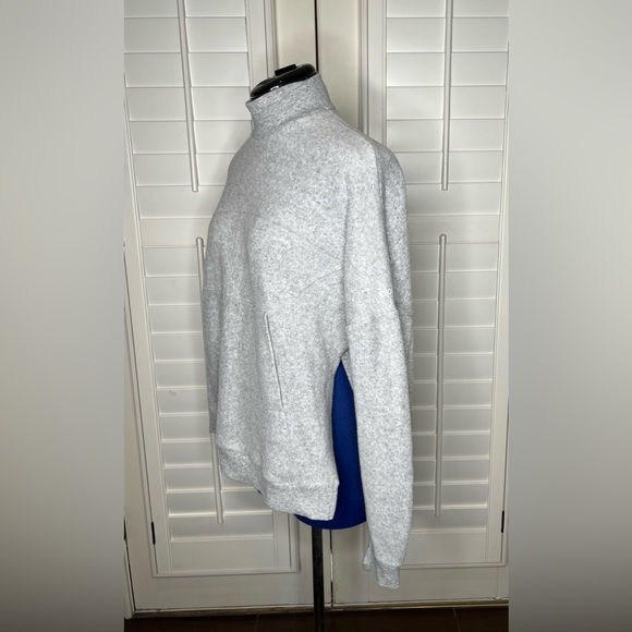 Alo Yoga Women's segment pullover Fleece sweatshirt - Dove Grey - S. - Picture 5 of 16